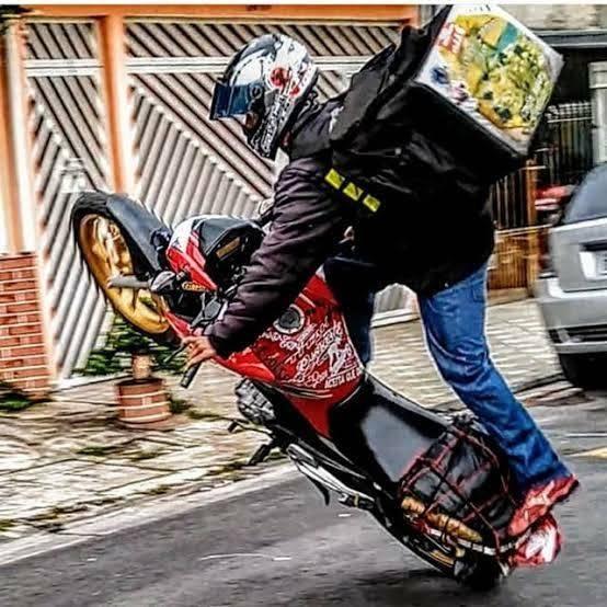 Motociclista x Motoqueiros