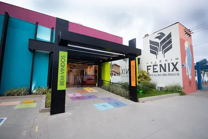 O colégio Fênix proporciona ao aluno formação intelectual e humana
