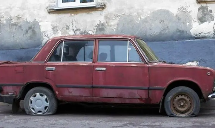 Carros Abandonados na rua 